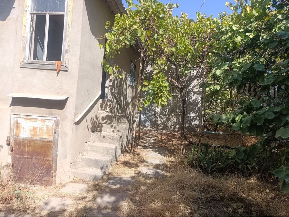 Срочно продаётся дача 6 соток,М-1,Урток,8км от Ташкента,прописка есть.