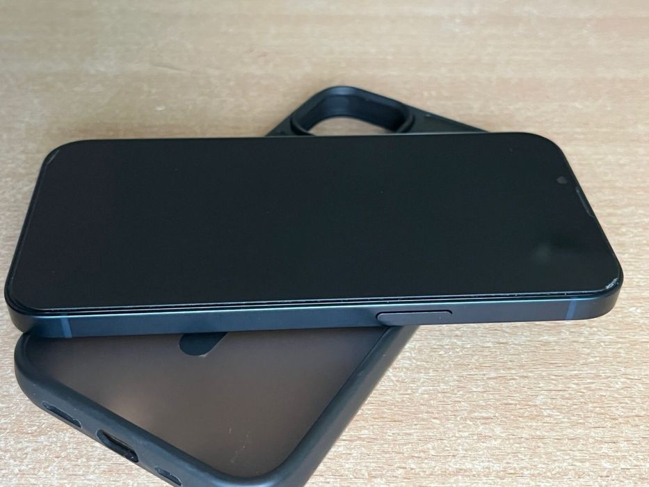 Продам 13 айфон в отличном состоянии