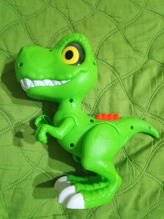 Динозавър със светлини и звуци