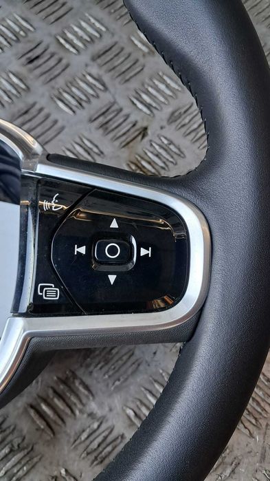 volan piele cu comenzi Volvo XC90 an 2020 cod 31407813
