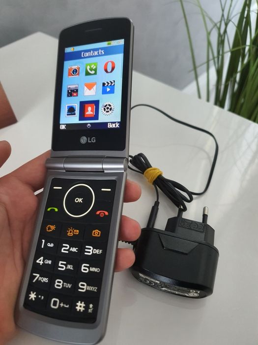 Vând Lg G351 de colectie.Pret 120 ron