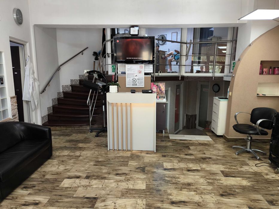 Închiriez cameră mobilată în salon de înfrumusețare