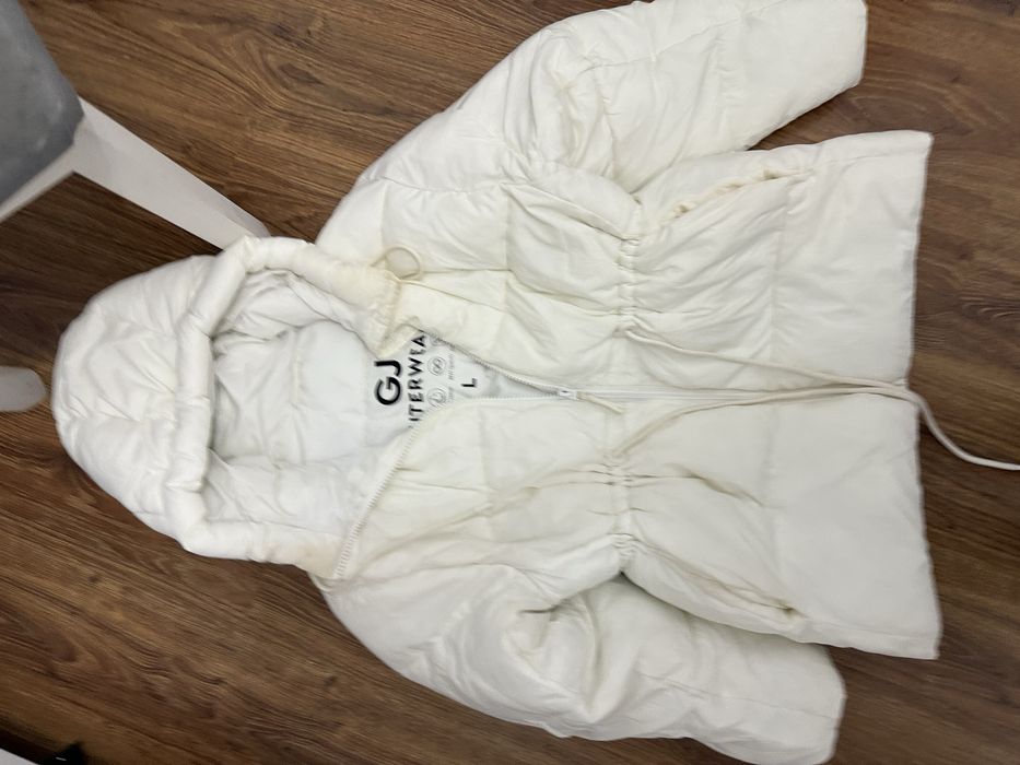 Белый пуховик новый