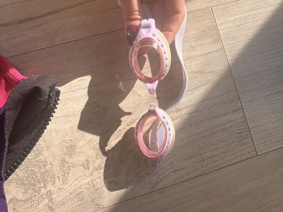 Детски неопрен и очила за плуване