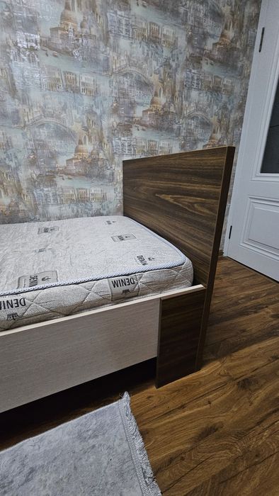 Кровать с матрасом