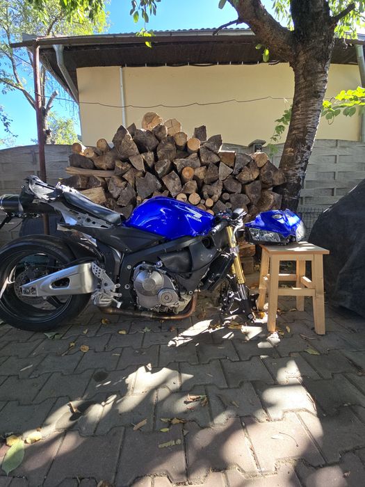 Dezmembrez Honda 600RR