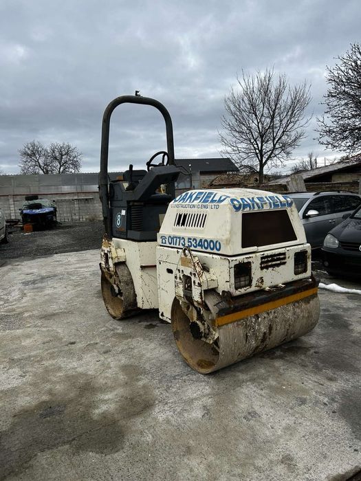Услуги с багер и самосвали вече и валяк