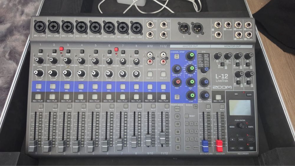 Mixer zoom livetrak L-12
