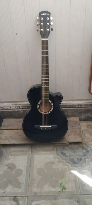 Gitara  holati yaxshi yagi 1 Hali 1 oyham bõlmadi olinganiga