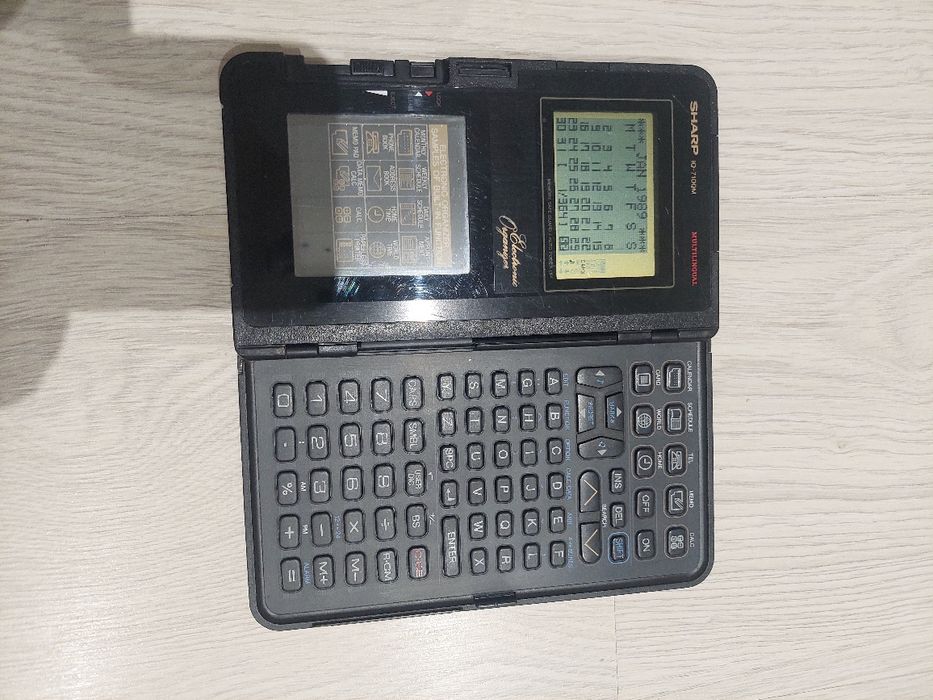 Ретро винтидж калкулатор Sharp IQ7100