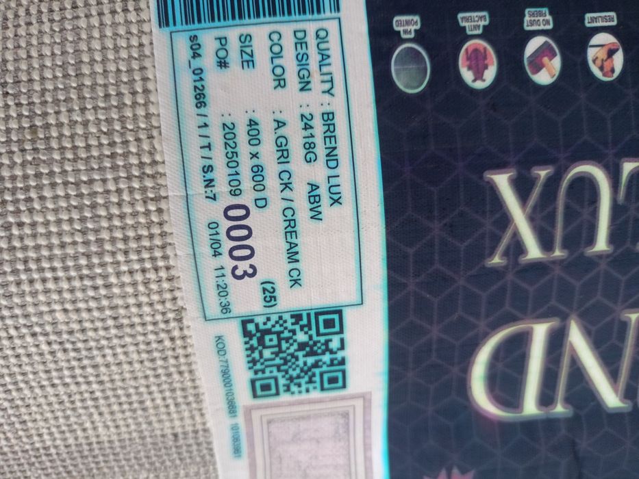 Кілем қолданылған.