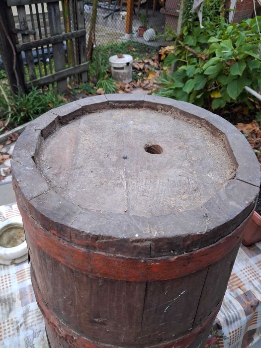 Малка дървена каца