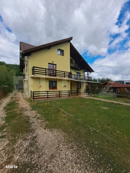 Casa 330 m² – teren 1210 m² – ideala pentru locuinta sau pensiun