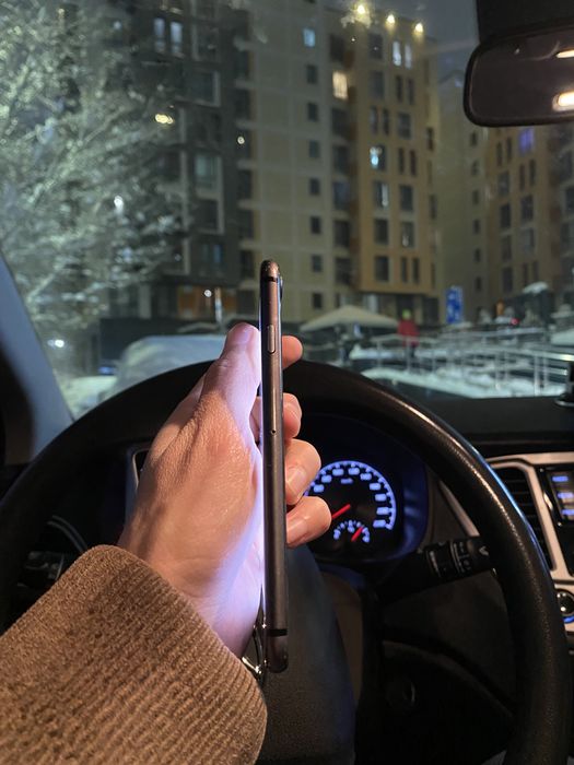 Продам IPHONE 8 (64GB)