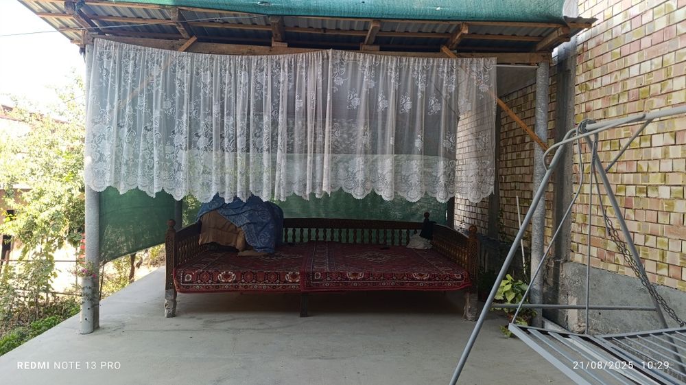 Уй сотилади кўк сарой институтда