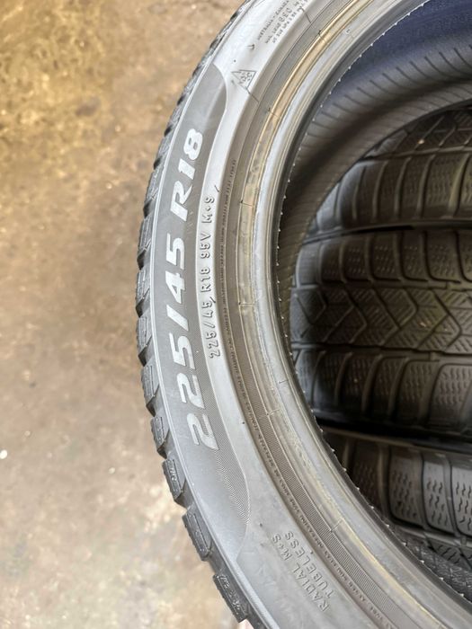 4x Anvelope iarna 225/45 R18 runflat - Pirelli Sotto Zero 3 Winter RSC