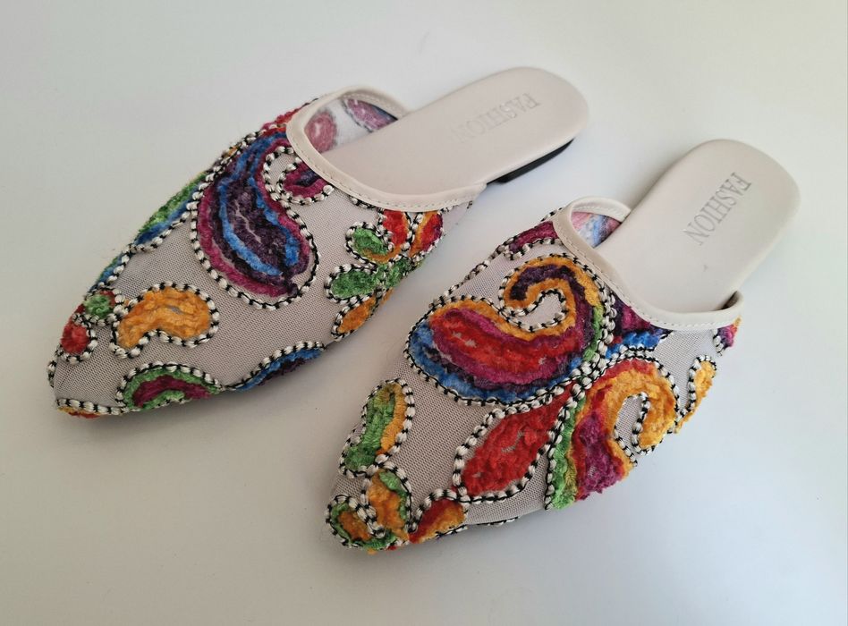 Дамски чехли с цветна бродерия