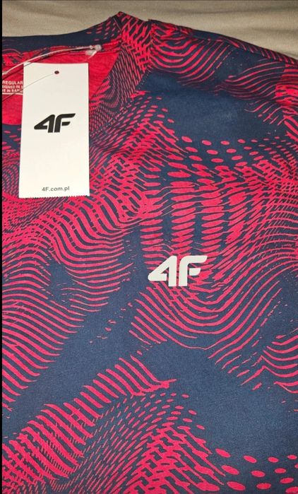 Tricou 4F, nou cu eticheta