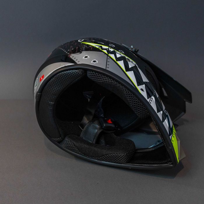 Каска с очила за ел. тротинетка , велосипед , мотокрос