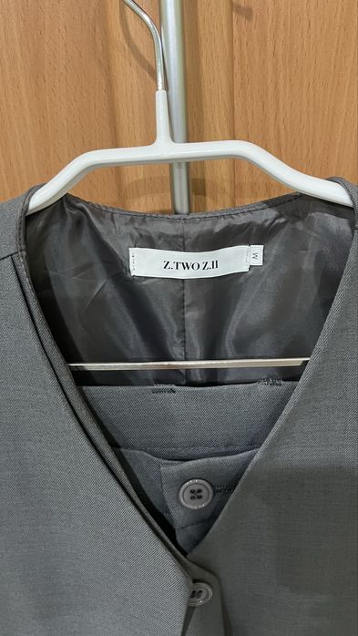 Костюм с жилеткой