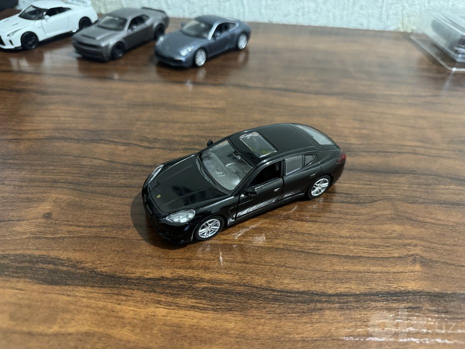 Машинки 1:24, RMZ City фирма