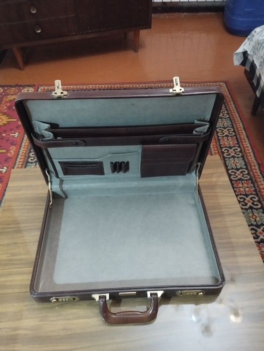 Дипломат СССР Кожа