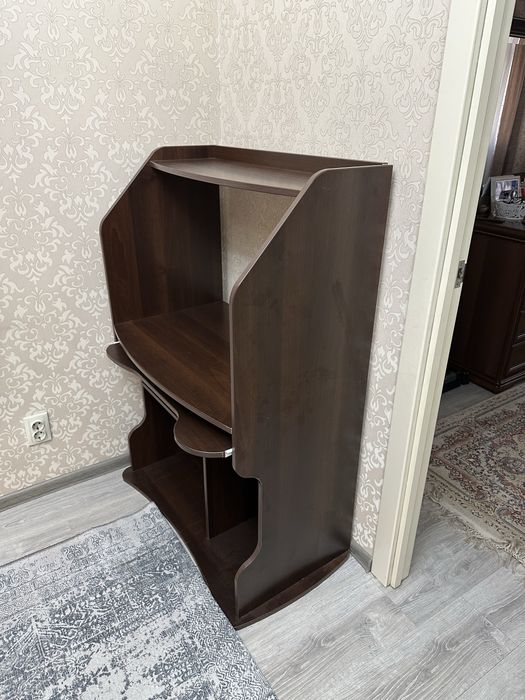 Продам компьютерный стол
