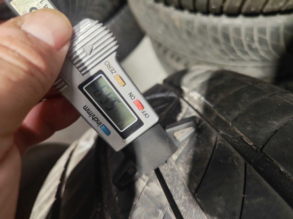 4бр.летни гуми 235/50/19 Michelin