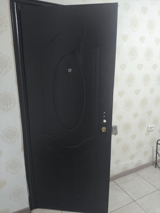 Продаём дверь срочно