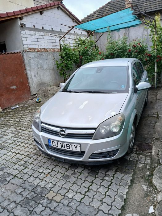 Vand Opel Astra h 1.7 cdtj si peugeot 206 1.4 hdi