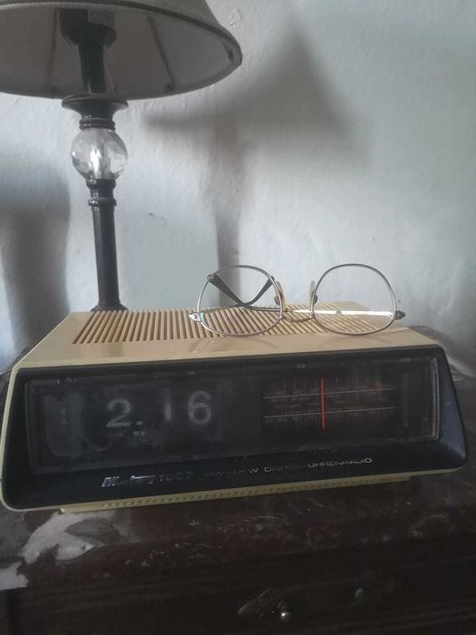 Radio Alarm Flip Clock Vintage 1974 doar 80 lei