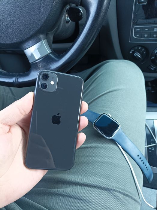 iPhone 11 Black 128 + watch Se 44