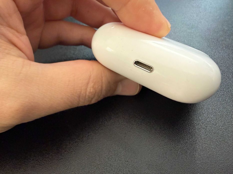 Apple AirPods Pro (1-во поколение) с MagSafe кутия