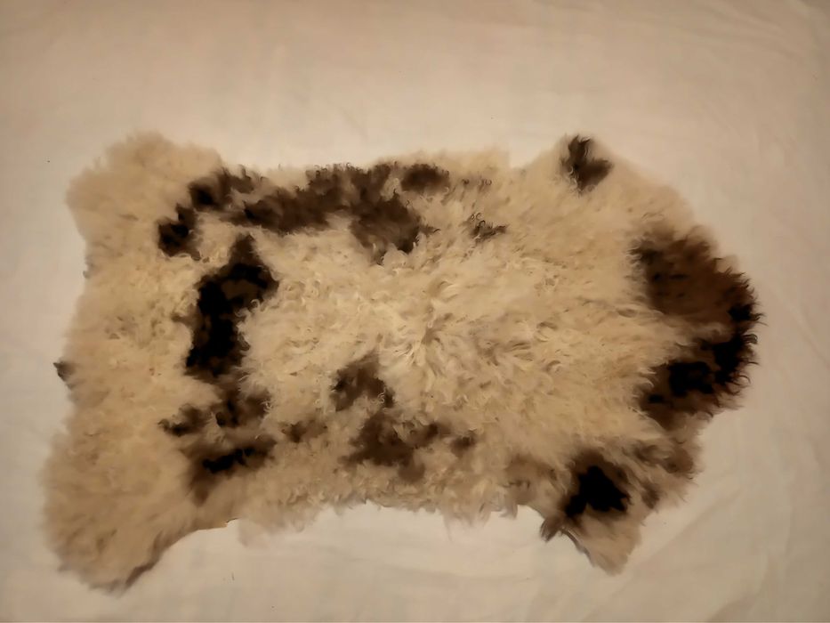 Vând blănuri decorative,miel și oaie prelucrate