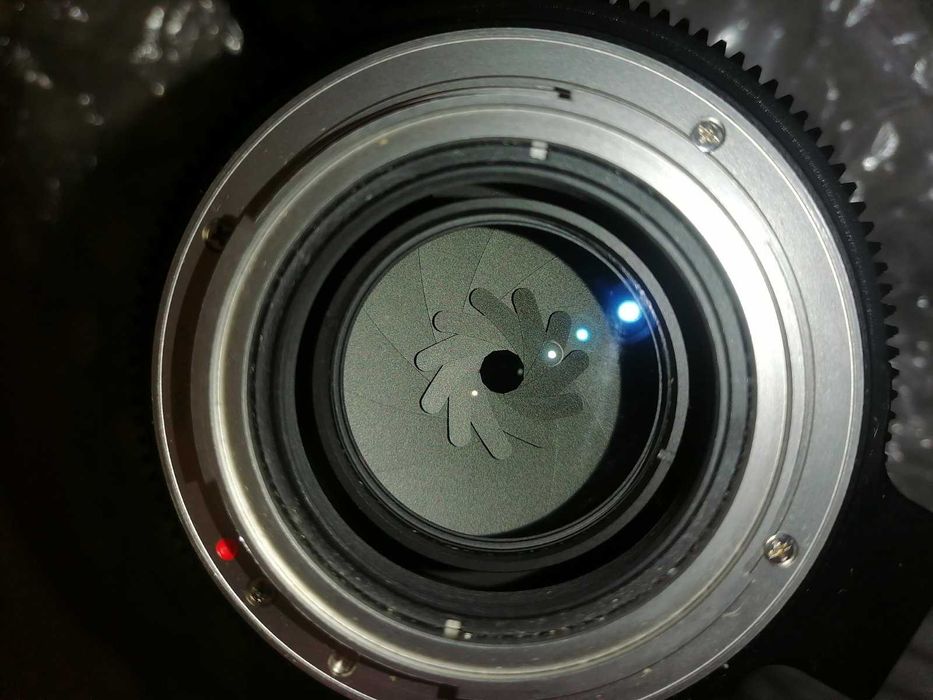 Продавам обектив XEEN 85mm T1.5