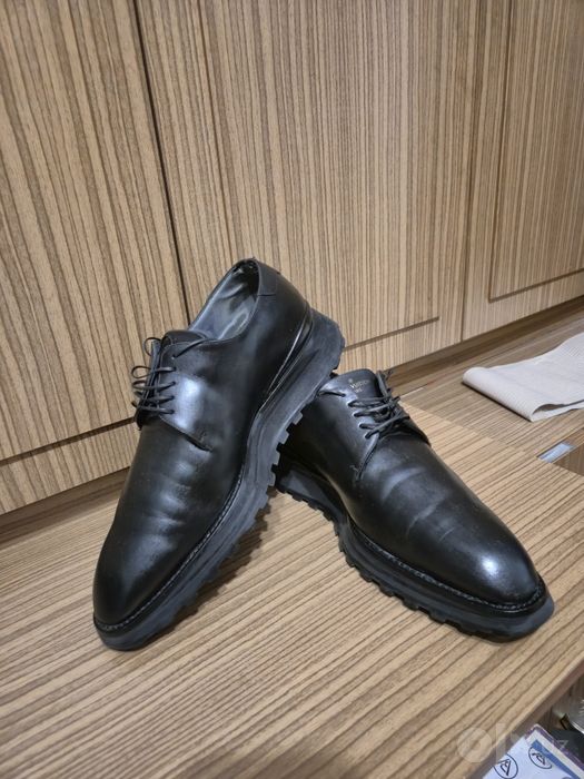 Продаются мужские кожаные туфли LOUIS VUITTON. Оригинал Италия .