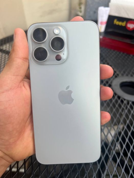 Iphone 15 pro max Natural