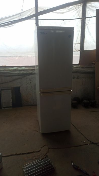 Работает холодильник