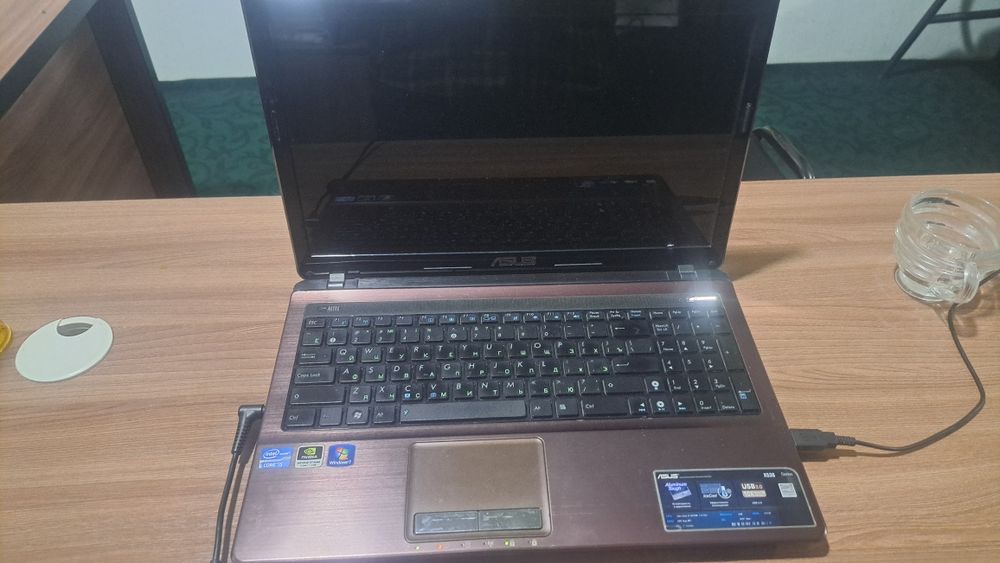 Ишчи холатдаги ноутбук