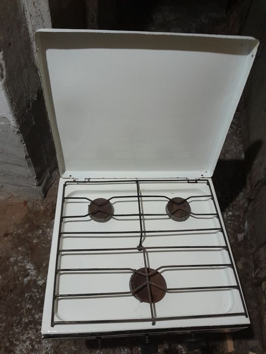 Продам газовую плиту для дачу.