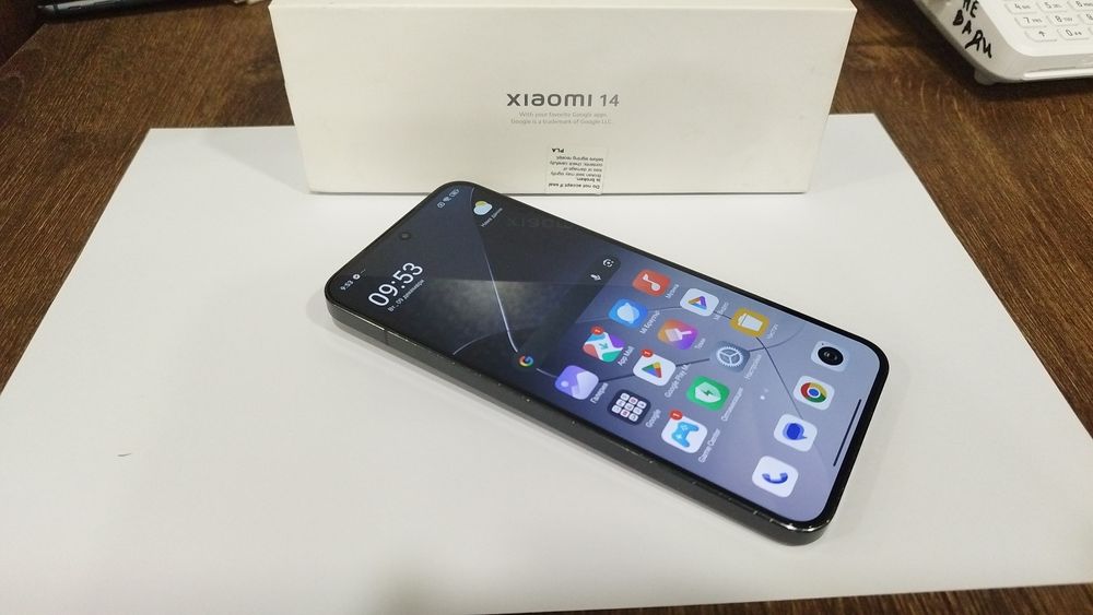 Телефон Xiaomi 14