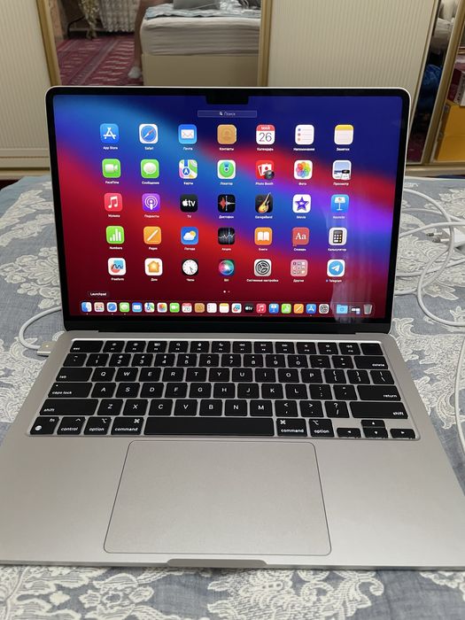 Macbook m2 kelishadigan joyi bor