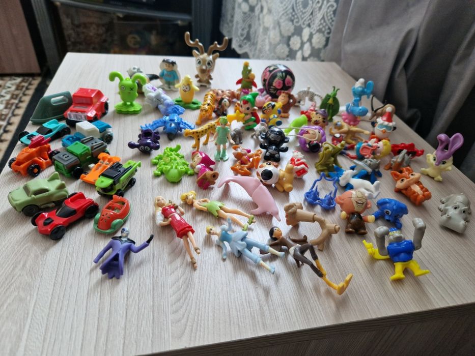 Продам киндер игрушки
