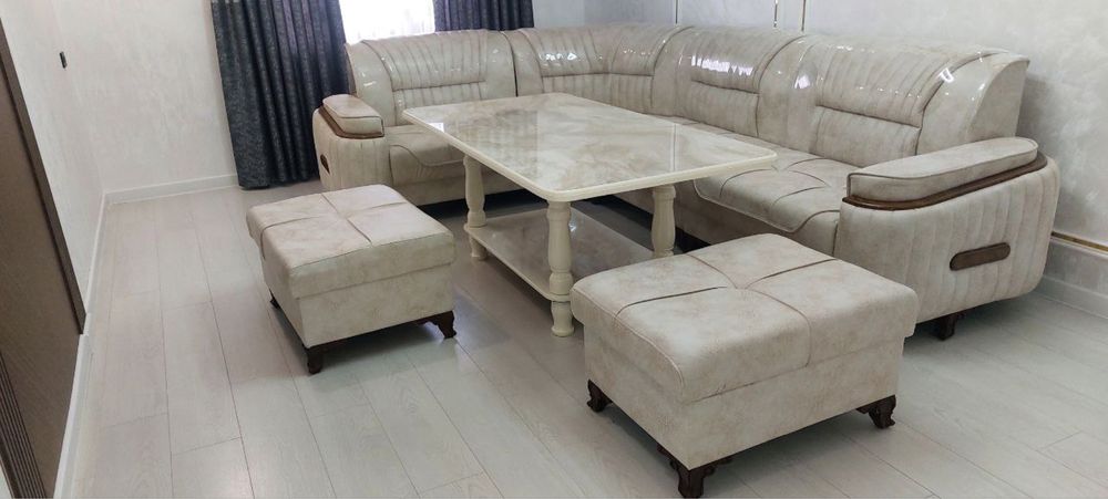 Уголок со столом в комплекте