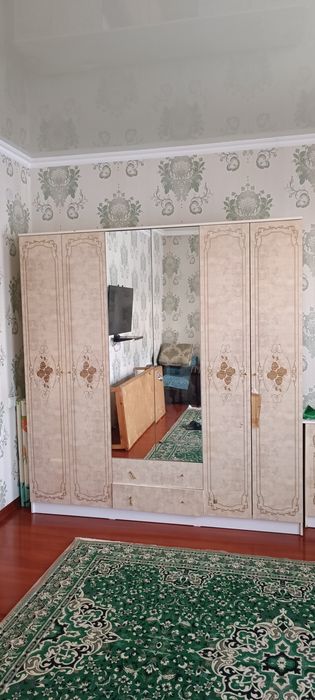 Шкаф , айна орташа жагдайда