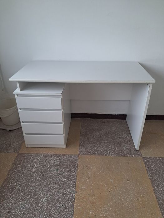 Vand birou cumpart de la Jisk