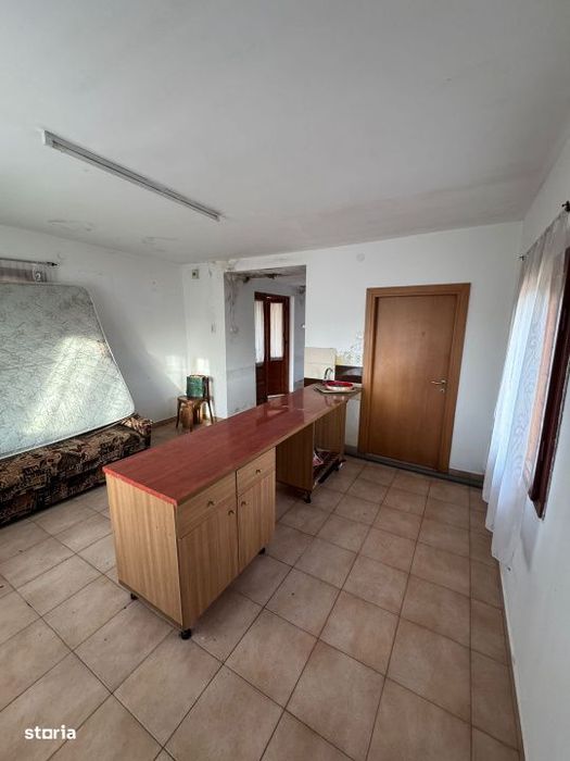 Doua case pe acelasi teren, 180 mp utili, 25 ari, Șindresti