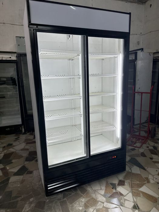Продается  витринный холодильник