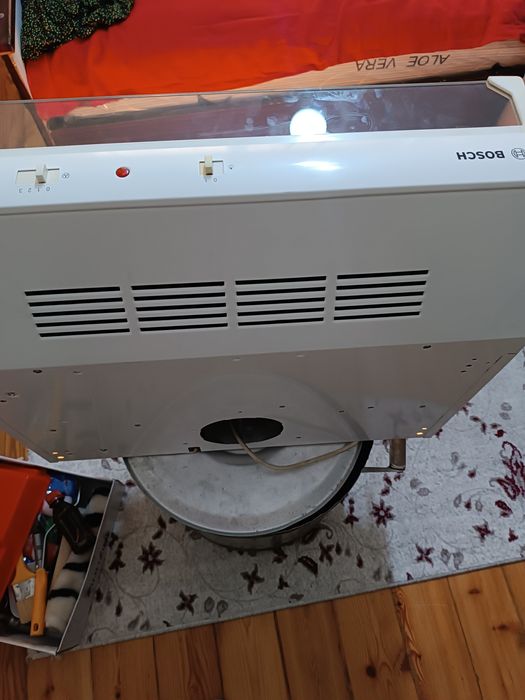 Вытяжка BOSCH б/у. В отличном состоянии всё работает.