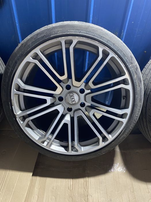 Продам диски с резиной R22